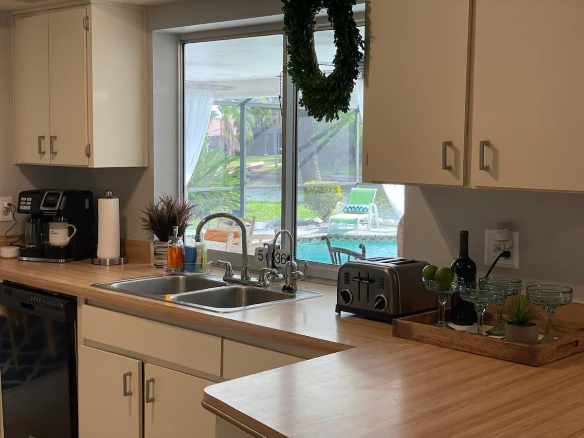Hidden Secret Waterfront Retreat Villa Cape Coral Exteriör bild