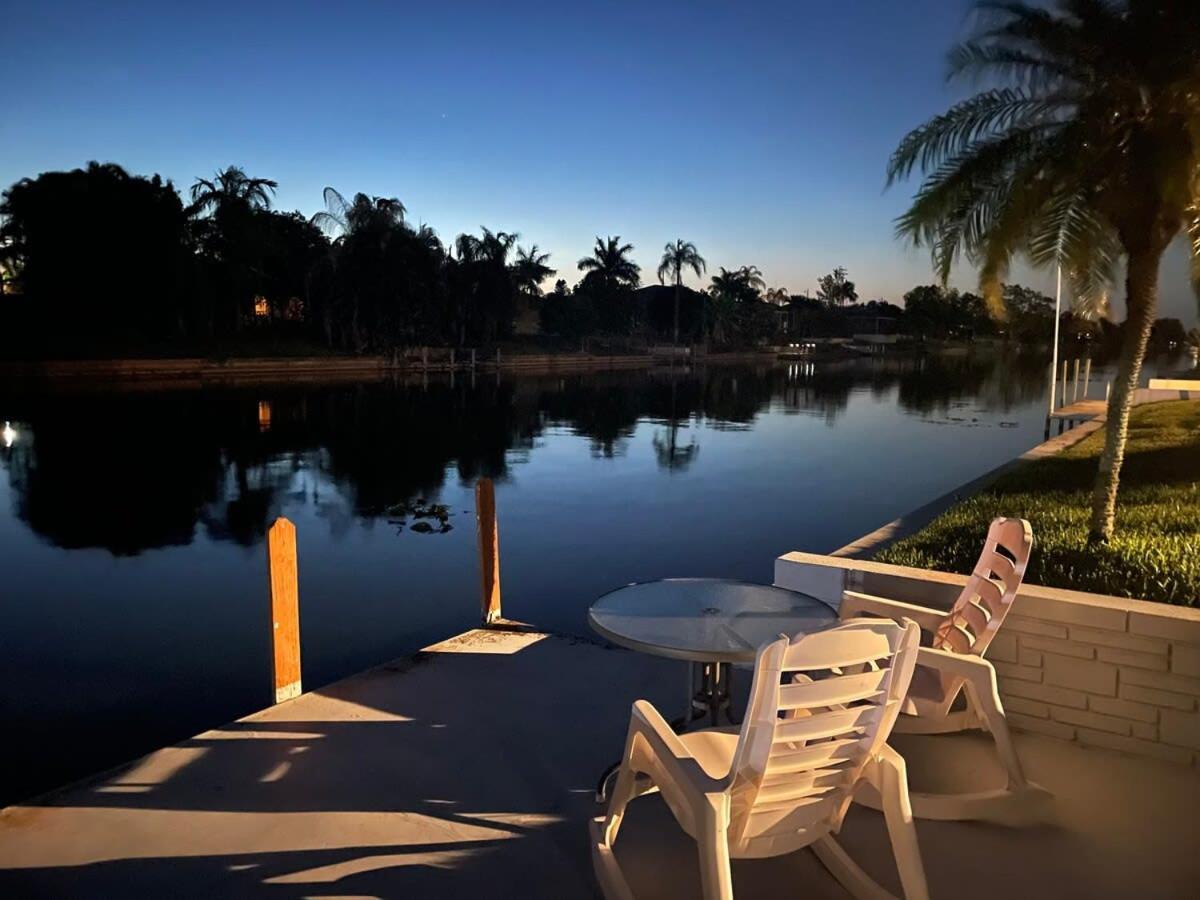Hidden Secret Waterfront Retreat Villa Cape Coral Exteriör bild